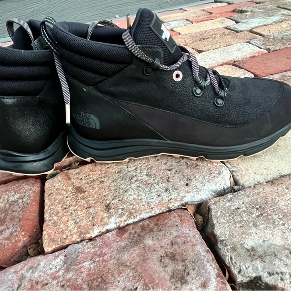 North Face black winter boots w pops of pink - Picture 3 of 8